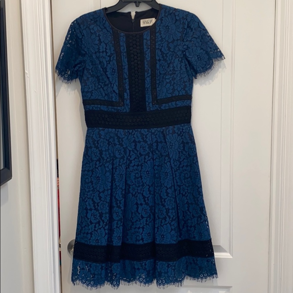 Fun and flattering dress!